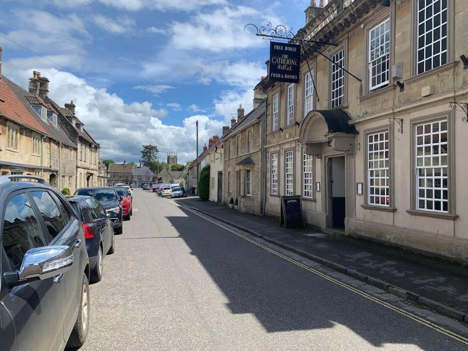 Cosy Cotswolds Retreat Near Bath & Castle Combe Lejlighed Chippenham  Eksteriør billede