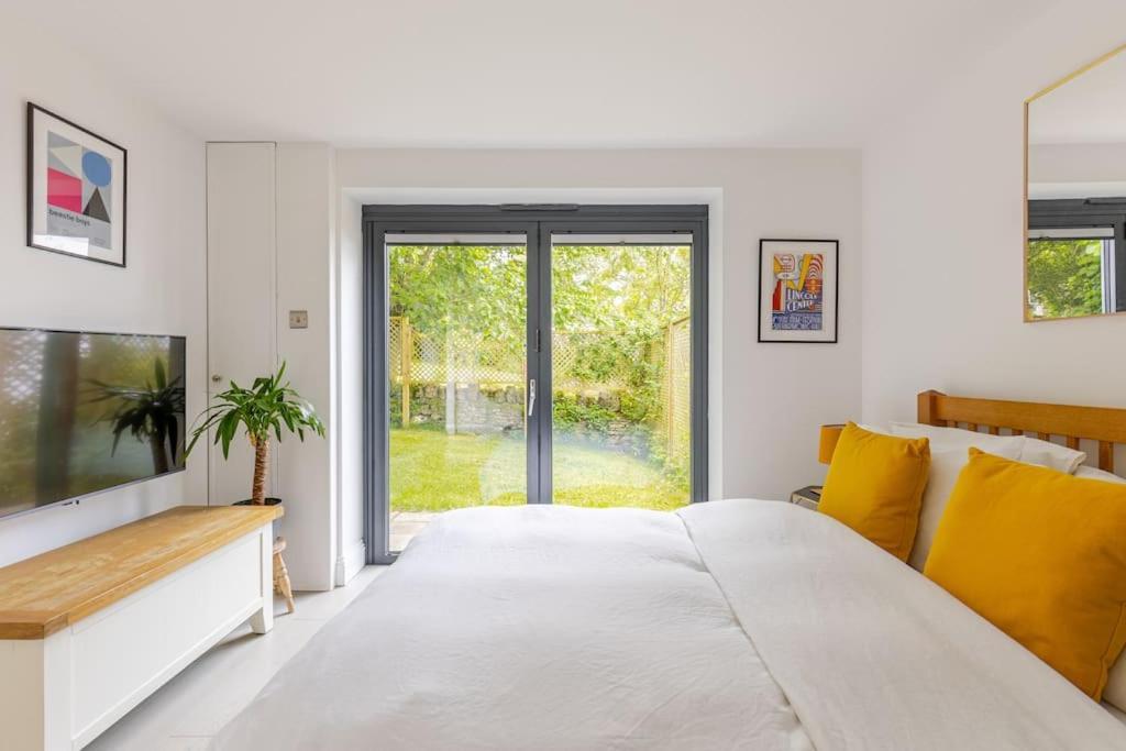 Cosy Cotswolds Retreat Near Bath & Castle Combe Lejlighed Chippenham  Eksteriør billede