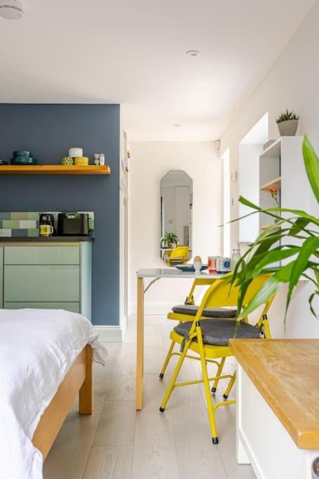 Cosy Cotswolds Retreat Near Bath & Castle Combe Lejlighed Chippenham  Eksteriør billede
